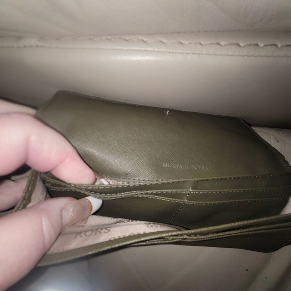 Michael Kors Slim Profile Accordian Wallet - Picture 5 of 5